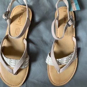 Tom’s Lexie Canvas Sandal- brand new